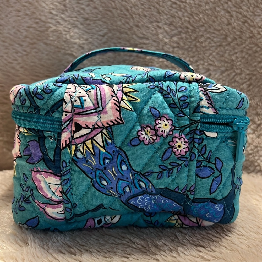 VERA BRADLEY Peacock Garden Train Case - Picture 3 of 7